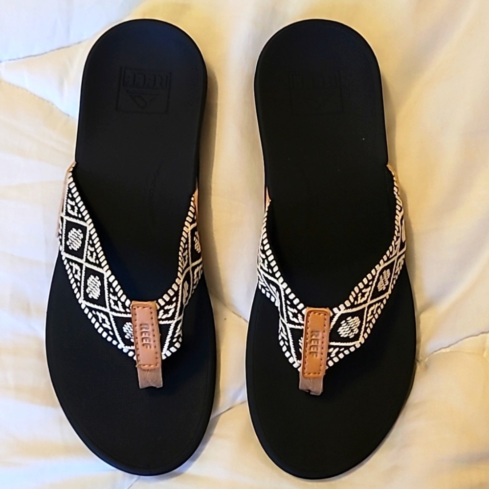 NEW Reef Womens Ortho Woven Flip Flops Black White Sandals Shoes Size 7 NWOT